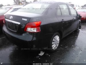 Vendo Toyota Yaris 2012, (A reparar), Reservelo YA!, Estara en Aduana en aproximadamente 28 dias, Automático, Full Extras (vidrios y espejos eléctricos), bolsas de aire buenas, $5200 Inf. al correo ó 79278982