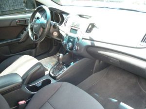 Vendo KIA Forte 2012, Automático, full extras (vidrios y espejos eléctricos, cierre central), CD player con bluetooth, USB y entrada auxiliar, A/C, bolsas buenas, $5600 negociables!, Inf. 79278982
