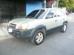 Vendo Hyundai Tucson 2010, de Agencia, Turbo Diesel, 4x4, caja de cambios manual, Full Extras (vidrios y espejos eléctricos, cierre central) rines especial, halogenos, A/C, bolsas de Aire buenas, CD player con USB y entrada auxiliar, $8500 ¡Precio Negociable! Inf. 79278982