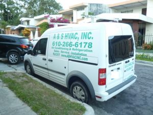 Vendo Ford Transit Connect 2012, Automático, tipo panel para trabajo, 6 puertas, 2 asientos, bolsas de aire buenas, Full extras (vidrios y espejos eléctricos), buenas condiciones generales, $5900 Negociables!, Inf. 79278982